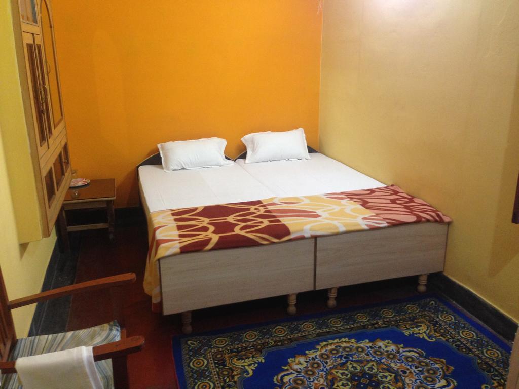 فاراناسي Paradise Inn Guest House الغرفة الصورة