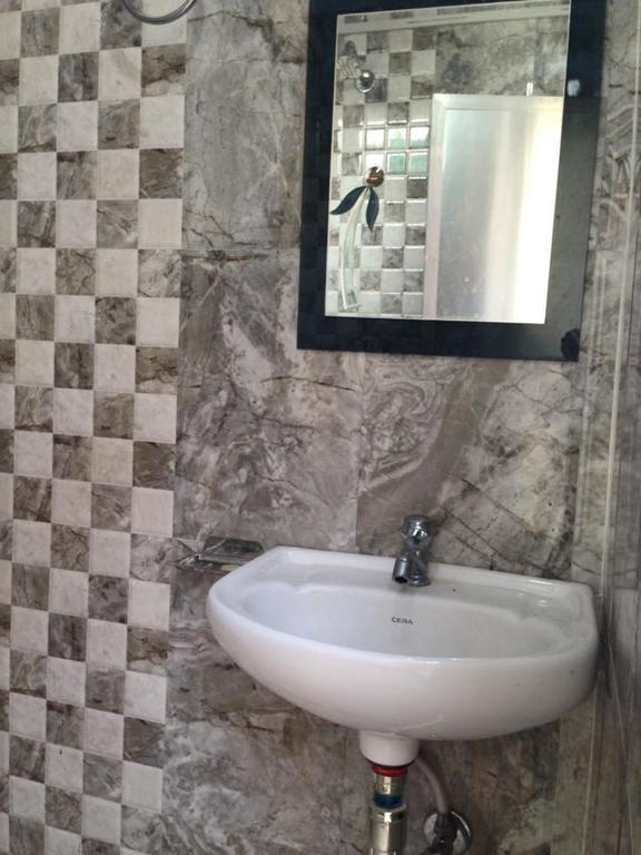 فاراناسي Paradise Inn Guest House المظهر الخارجي الصورة