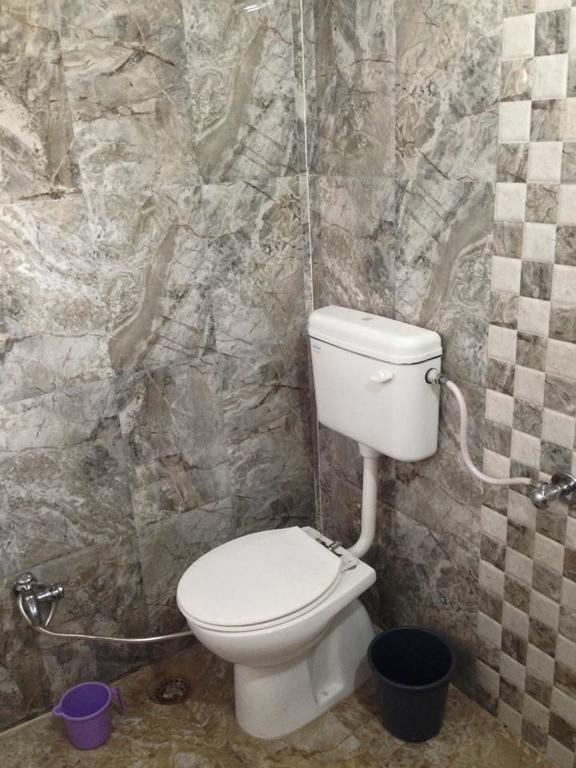 فاراناسي Paradise Inn Guest House المظهر الخارجي الصورة