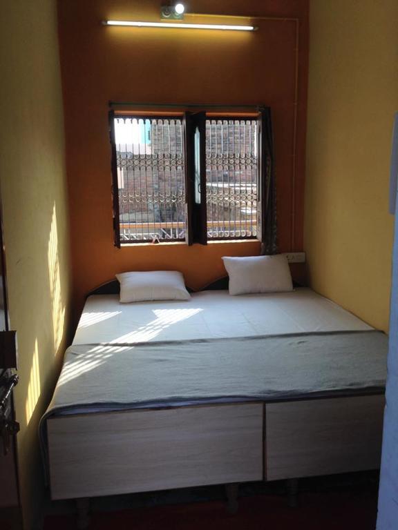فاراناسي Paradise Inn Guest House الغرفة الصورة