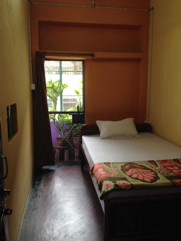 فاراناسي Paradise Inn Guest House الغرفة الصورة