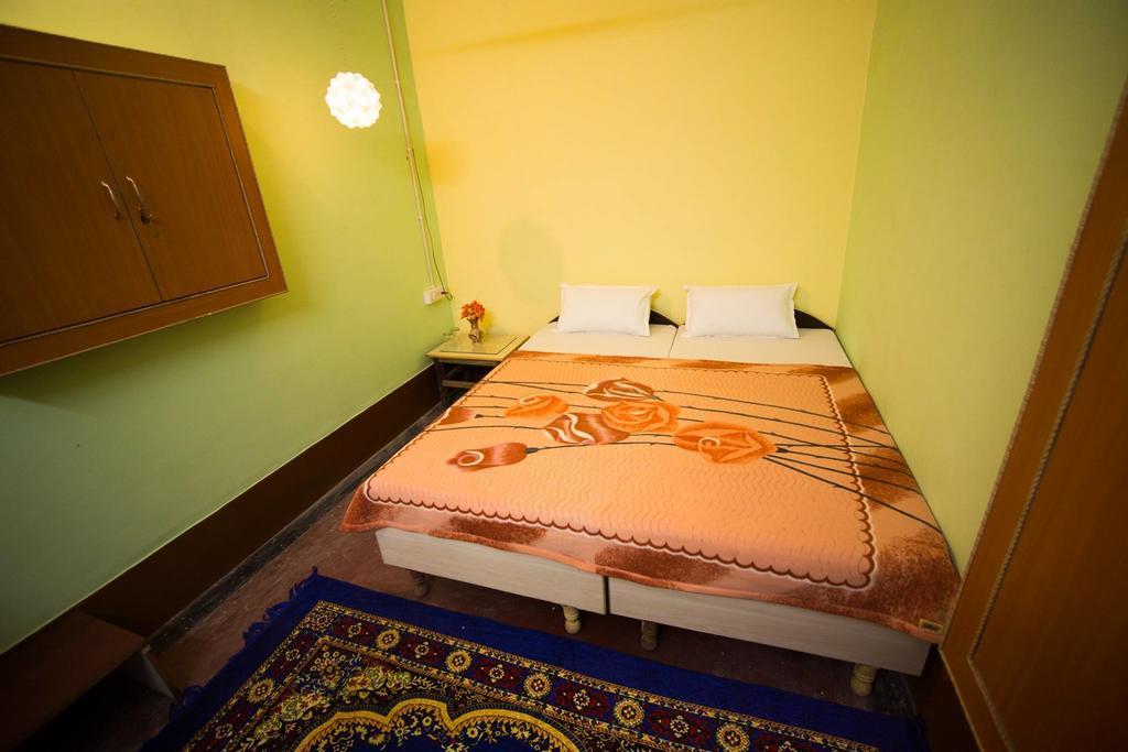 فاراناسي Paradise Inn Guest House الغرفة الصورة