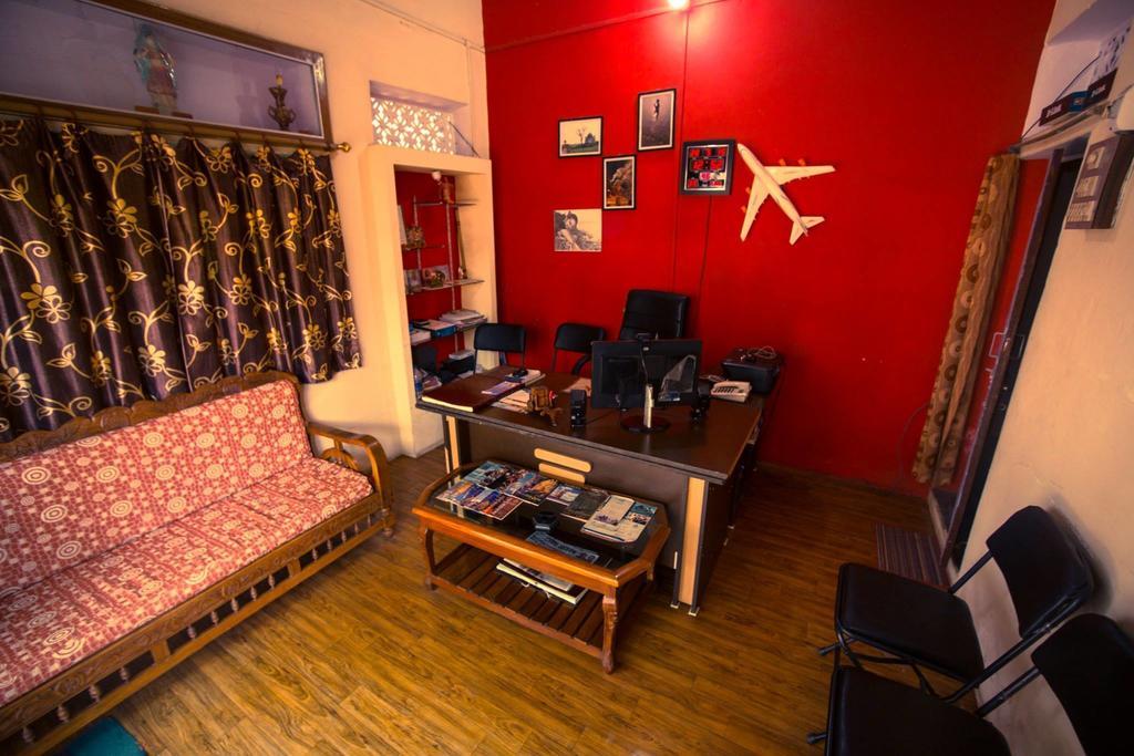 فاراناسي Paradise Inn Guest House المظهر الخارجي الصورة