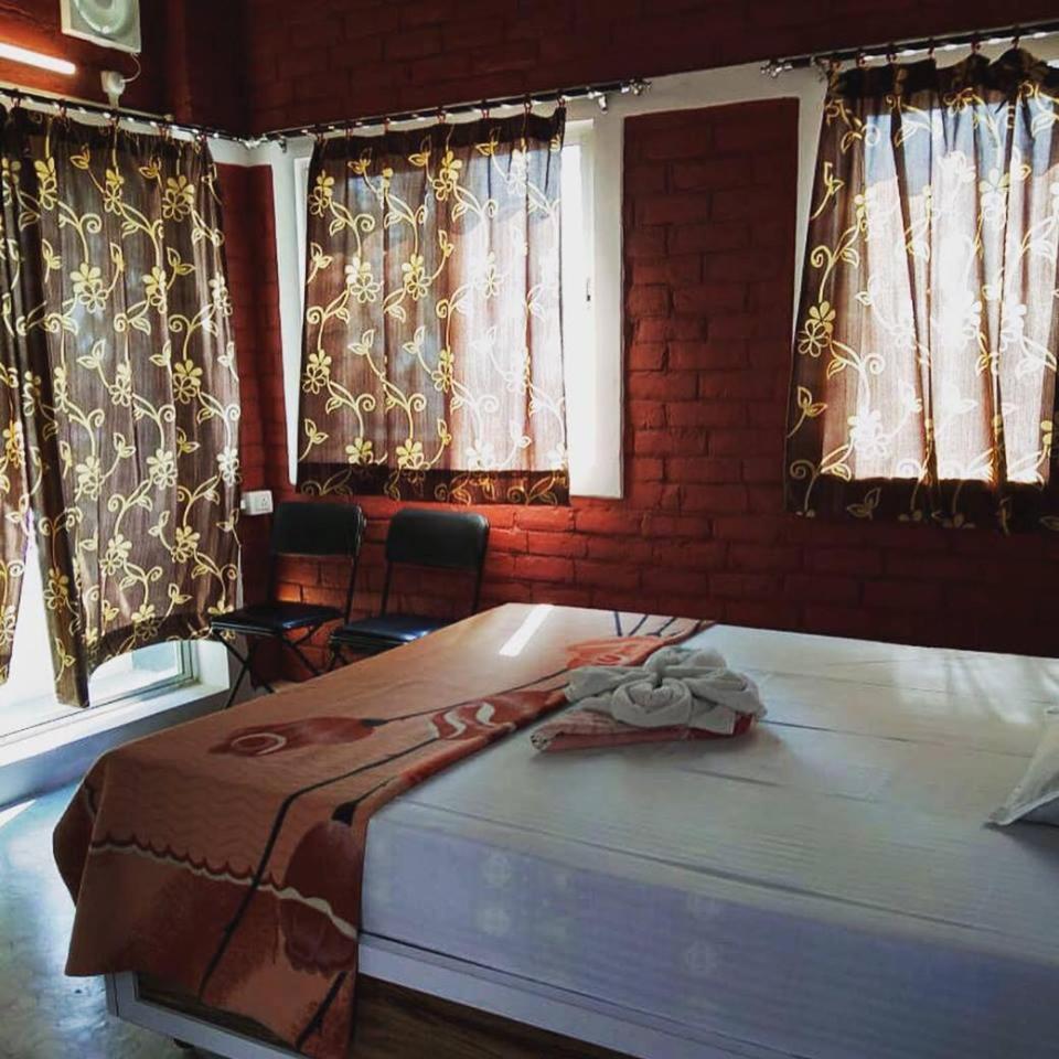 فاراناسي Paradise Inn Guest House المظهر الخارجي الصورة